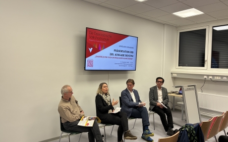 Im Bild (Rechte VÖV): Mag. Helmut Peissl (Geschäftsführung COMMIT), Mareen Köpnick, Mag.a (VHS Wien), Dr. Gerhard Bisovsky 8Herausgeber ÖVH), Dr. Christian Stifter (Österreichisches Volkshochschularchiv)