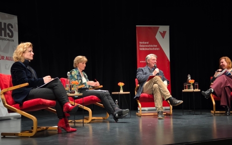Das Podium mit Eva-Maria Holzleitner, Elisabeth Brugger, John Evers und Ute Maurnböck-Mosser