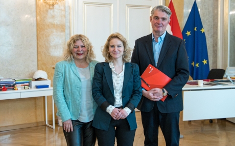 BM Holzleitner mit VÖV-Vertreter*innen BM Holzleitner mit VÖV-Vertreter*innen