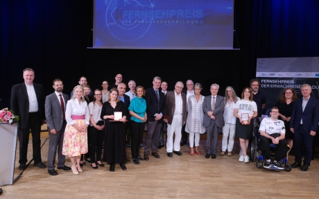 Foto mit Vertretern der KEBÖ Verbände und Preisträgern im RadioKulturhaus 