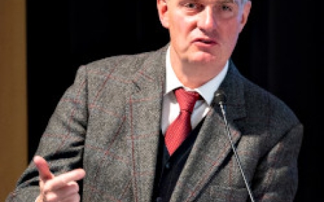 Dr. John Evers, Generalsekretär © Elisabeth Mandl John Evers hält eine Rede