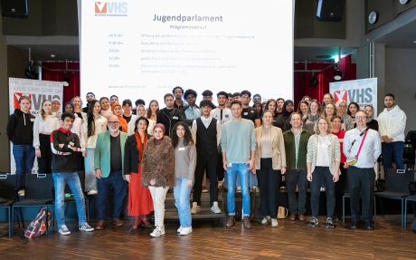 Das VHS Jugendparlament. Bild: © intotheblue.studio