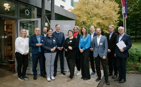 KEBÖ-Vorstand (Foto: Elisabeth Mandl) Vorstand der Konferenz der Erwachsenenbildung vor dem Tagungshotel