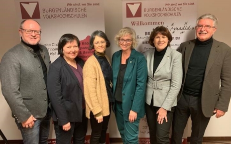 Gruppenbild: MMag. Markus Prenner, Dr.in Elisabeth Deinhofer, Margit Poandl, BA, Mag. Ursula Foki, Dr.in Christine Teuschler, Reg.Rat. Hans Spieß