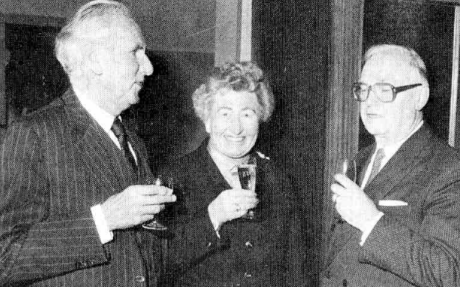 Dr.in Emmi Torggler-Wöß mit VÖV-Vizepräsident Prazeller und Bgm. Wallner 1988